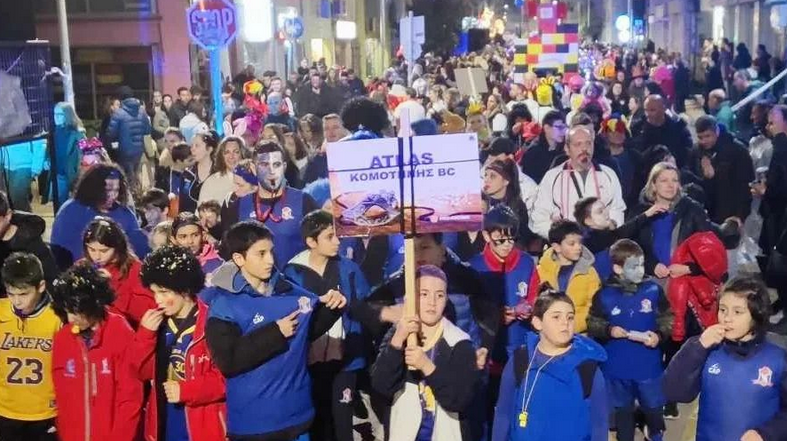 Parade of kids, dressed for the carnival, in AtlasBC colours.
